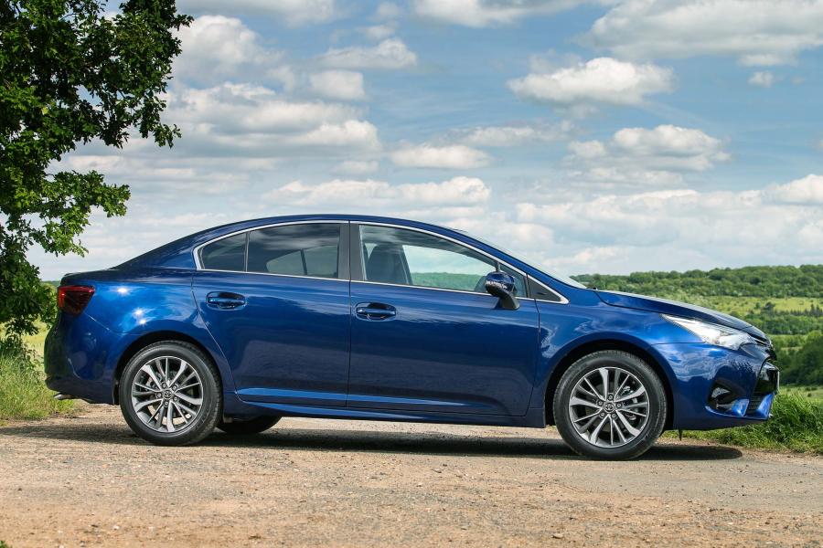  Toyota Avensis 2015 года  (UK) (фото 12 из 27)